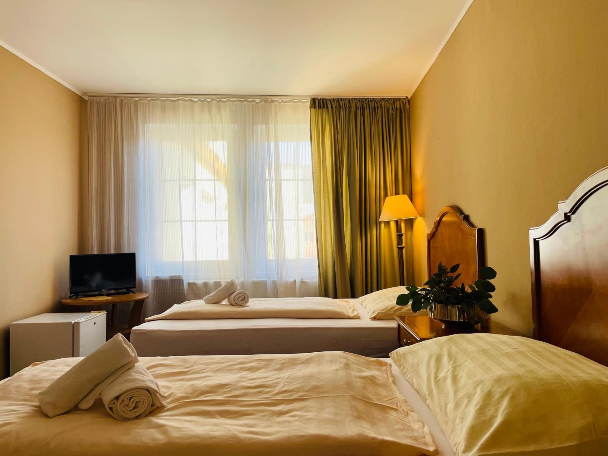 Hotel Majovey Жилина Экстерьер фото